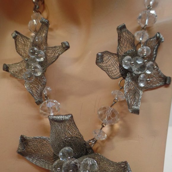 JLO Silvertone Floral Mesh Necklace 22" - Picture 3 of 12